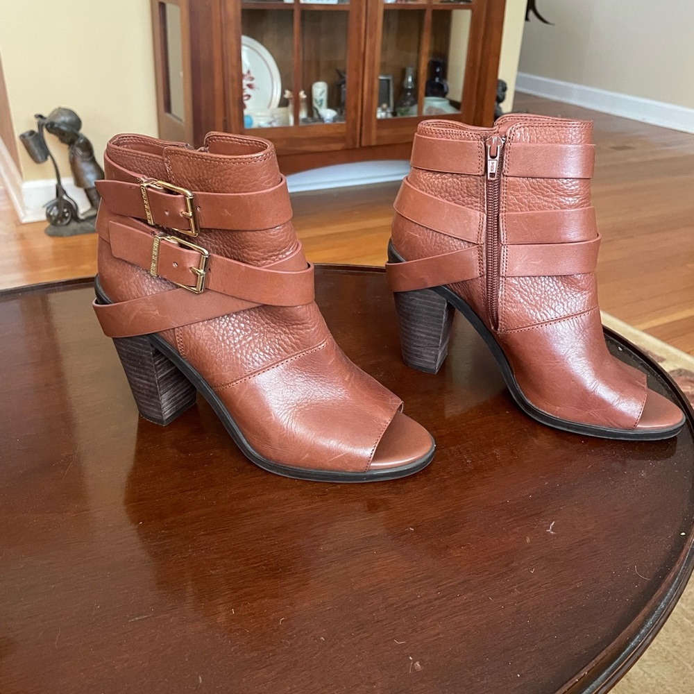 Gianni‎ Bini bootie with heel - Picture 2 of 5